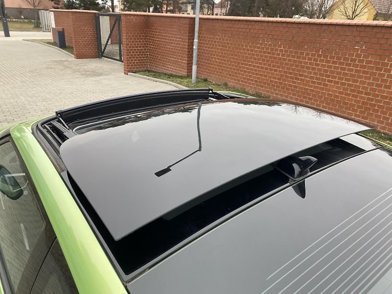 Hyundai Veloster 1.6i,PRÉMIUM, AUTOMAT,PLNÁ VÝB - fotka 42 z 47
