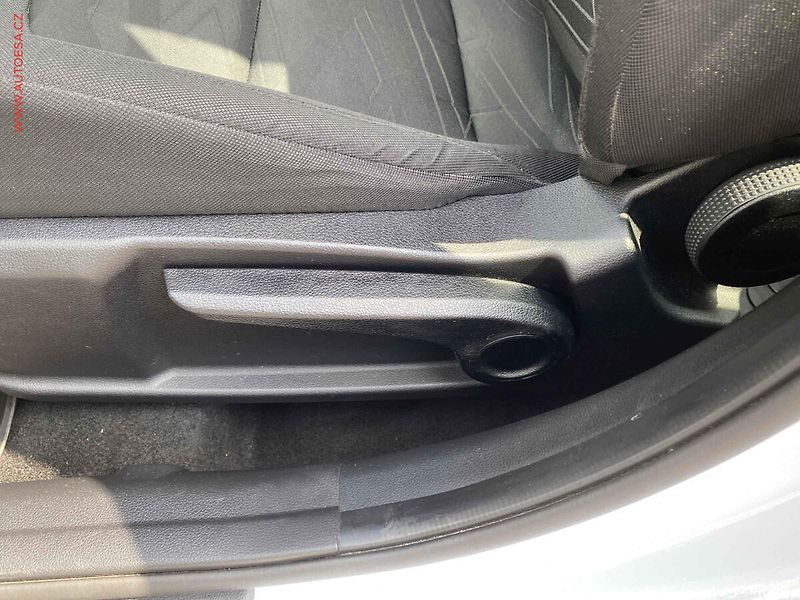 Kia Ceed (2016) 1.4 CVVT, ČR, servis.kniha - fotka 14 z 16