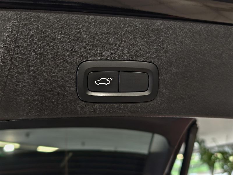 Volvo XC40 D4 140kW AWD, INSCRIPTION, DPH - fotka 23 z 25