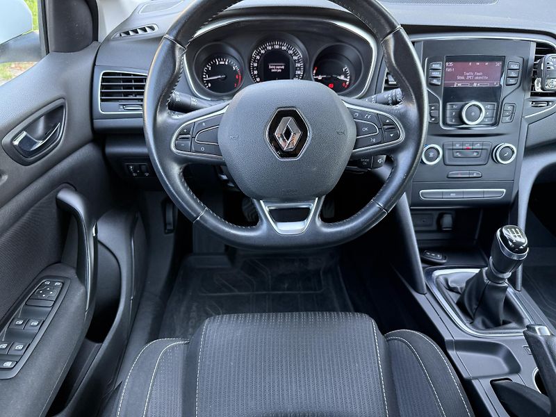 Renault Mégane 1,6i 1.Majite CZ Serviska - fotka 15 z 21