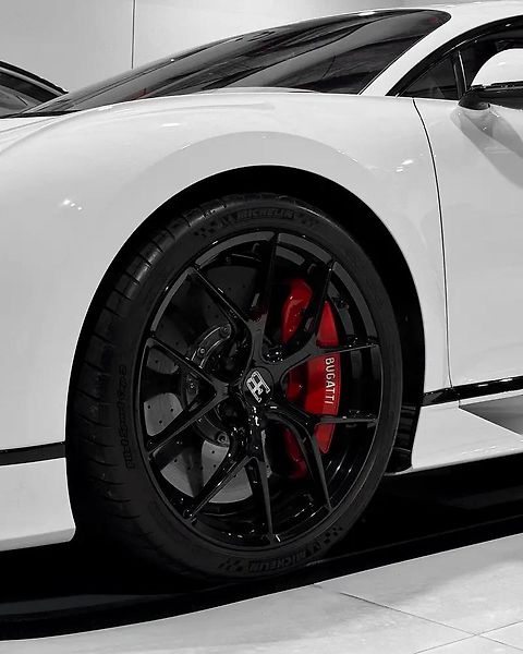 Bugatti Chiron (2019) Exkluzivní W16 sportovní edice - fotka 3 z 14