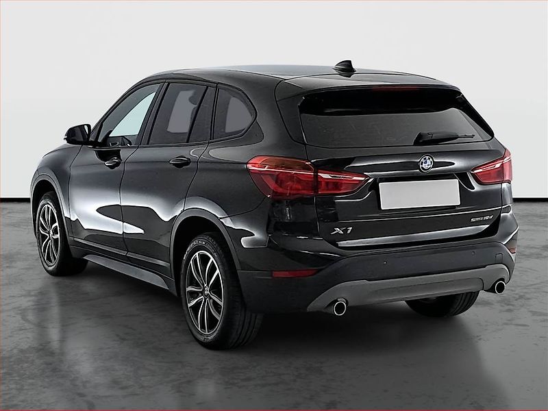 BMW X1 (2018) sDrive18d, Serv.kniha - fotka 4 z 15