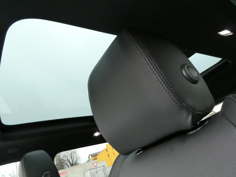 Land Rover Range Rover Evoque 2,0 Dynamic SE D165 aut.4x4 - fotka 11 z 39