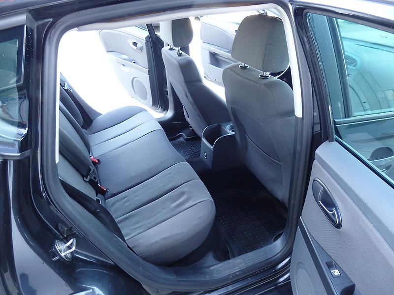 Seat Leon 1.6i 75 kW DIGI. KLIMA, LPG - fotka 9 z 14