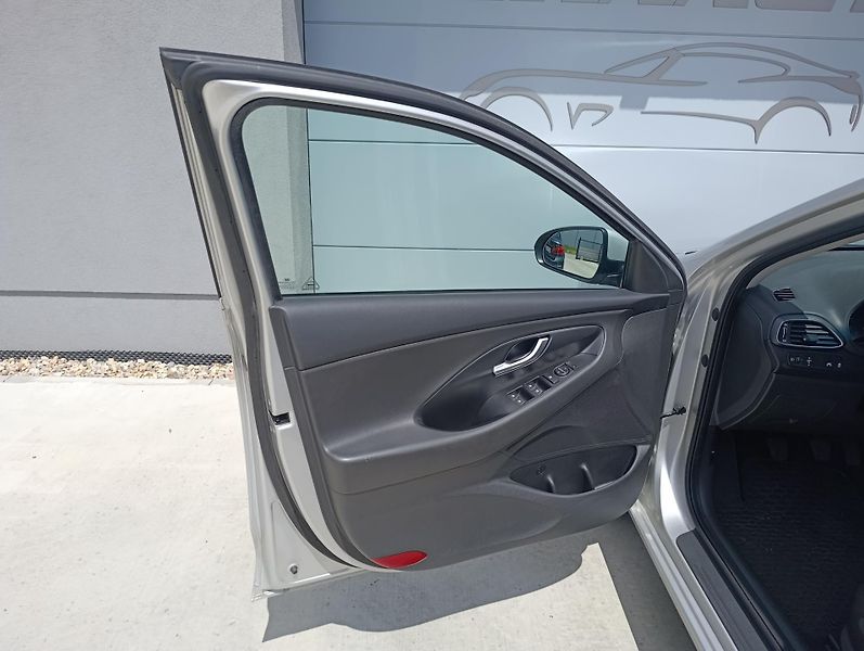 Hyundai i30 1.6CRDI 81kW ČR 1.MAJ DPH - fotka 27 z 32