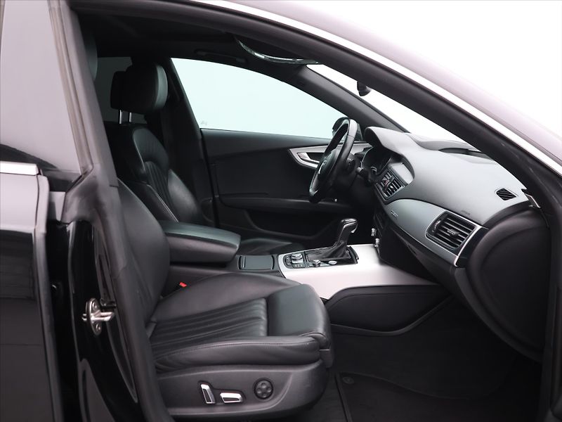 Audi A7 Sportback 3,0 TDI 235kW S-Line - fotka 13 z 35