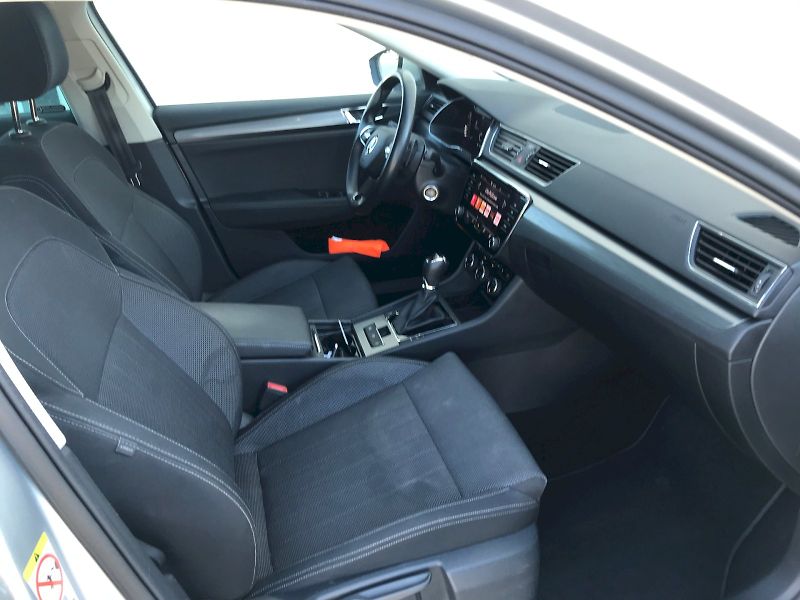 Škoda Superb (2023) COM STY TD 110/2.0 A7F - fotka 11 z 27