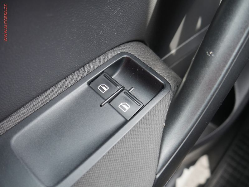 Volkswagen Polo (2012) 1.2 TSi, ČR, AC, park.asist - fotka 11 z 18