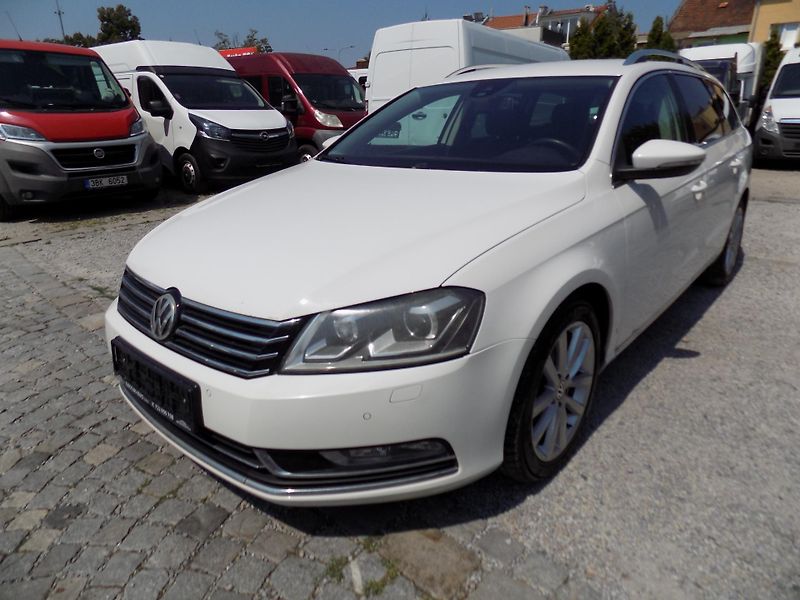 Volkswagen Passat 2,0 TDI 130 KW ALCANT. VÝHŘEV - fotka 1 z 61