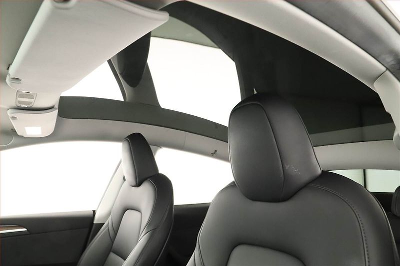 Tesla Model Y (2023) Long Range AWD 79kWh, SoH 92% - fotka 12 z 26