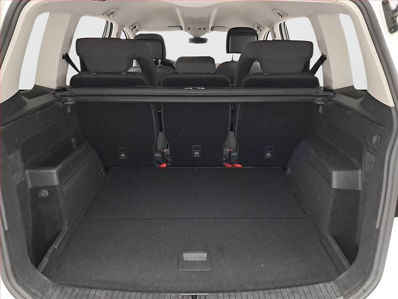 Volkswagen Touran (2023) 1.5 TSI - fotka 13 z 18
