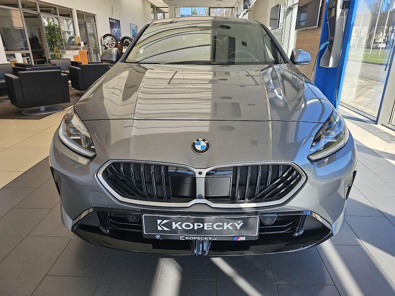 BMW Řada 1 1 Limousine 120 M Sport - fotka 2 z 28