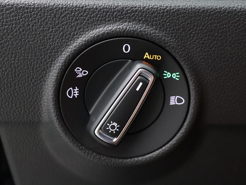 Volkswagen T-Roc 2,0 TSI 140kW R-Line 4M DPH - fotka 17 z 36