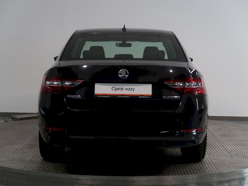 Škoda Superb (2018) STYLE 2.0TDI 140KW DSG CANTON - fotka 9 z 42