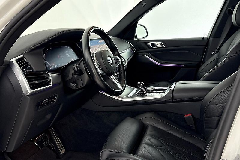 BMW X5 xDrive40i - fotka 12 z 27