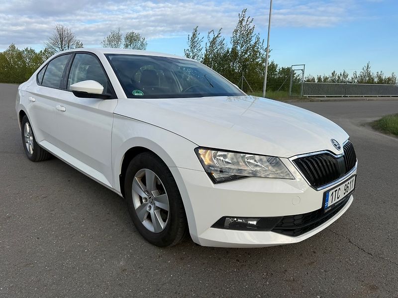 Škoda Superb 2,0 TDI 110 kW - fotka 7 z 18
