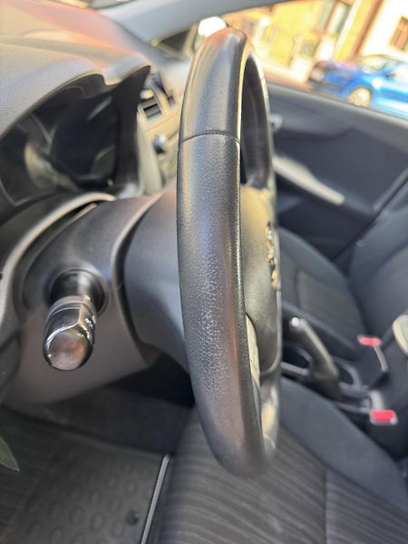 Toyota Corolla 1.6i 16v sedan původ ČR - fotka 13 z 22