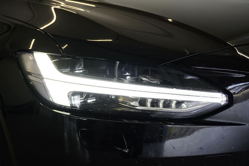 Volvo V90 2.0 D4 MOMENTUM AUTOMAT 8st. - fotka 2 z 31