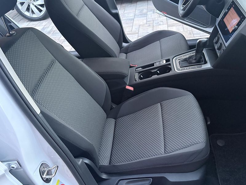 Volkswagen Passat Variant (2023) 2.0 Tdi 122 hp - fotka 14 z 17