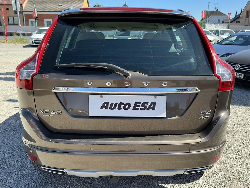 Volvo XC60 (2017) 2.4 D 4WD, 2.maj,ČR, AT, TZ - fotka 5 z 20