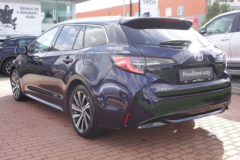 Toyota Corolla 2.0 HEV Comfort Style Tech TS - fotka 6 z 31