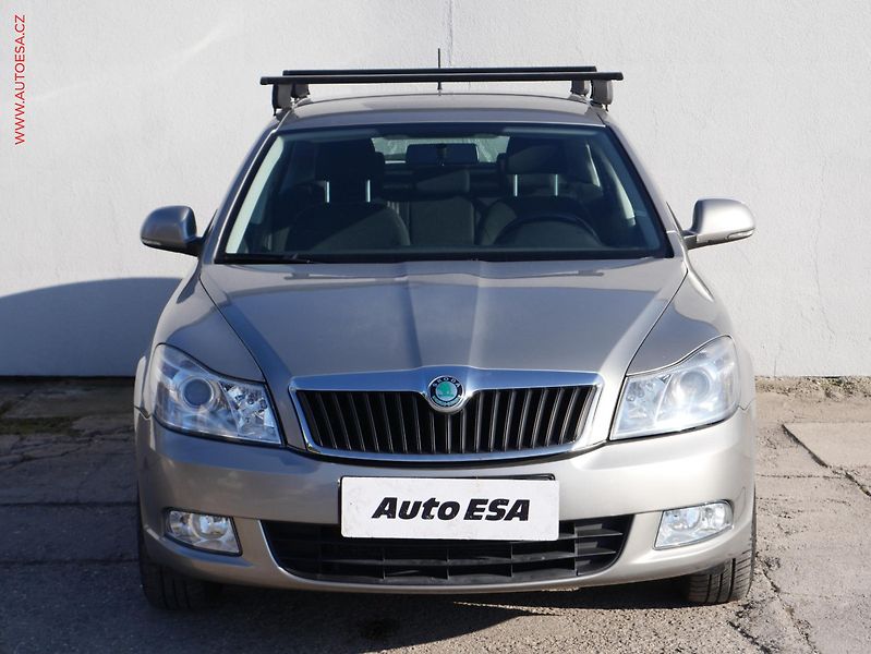 Škoda Octavia (2012) 1.2 TSI, ČR, AC, STK4/28 - fotka 2 z 16