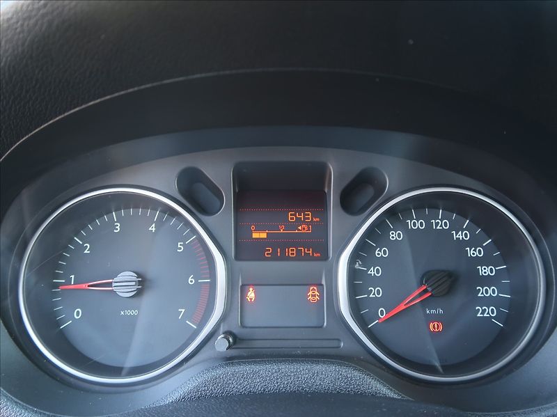 Citroën C-Elysée 1,6 VTi,85kW,1majČR,Serv.k,DPH - fotka 11 z 26