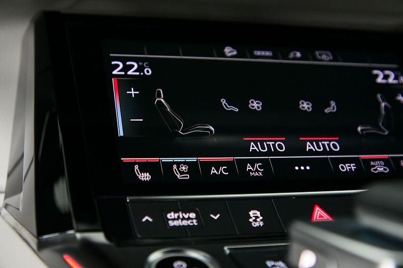 Audi e-tron 55 300kW Ventilace Matrix 360 - fotka 27 z 48