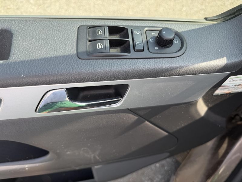 Volkswagen Multivan 2.0 TDI 7 MIST KUŽE HIGHLINE - fotka 15 z 23