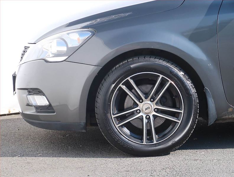 Kia Ceed (2010) 1.6 CRDi, Serv.kniha, po STK - fotka 14 z 17
