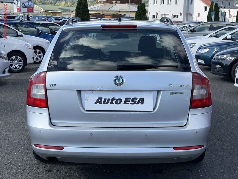 Škoda Octavia (2012) 1.6 TDi, ČR, AC - fotka 5 z 15