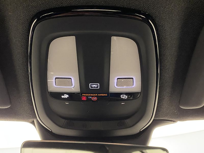 Volvo XC40 PURE ELECTRIC RECHARGE PLUS - fotka 29 z 50