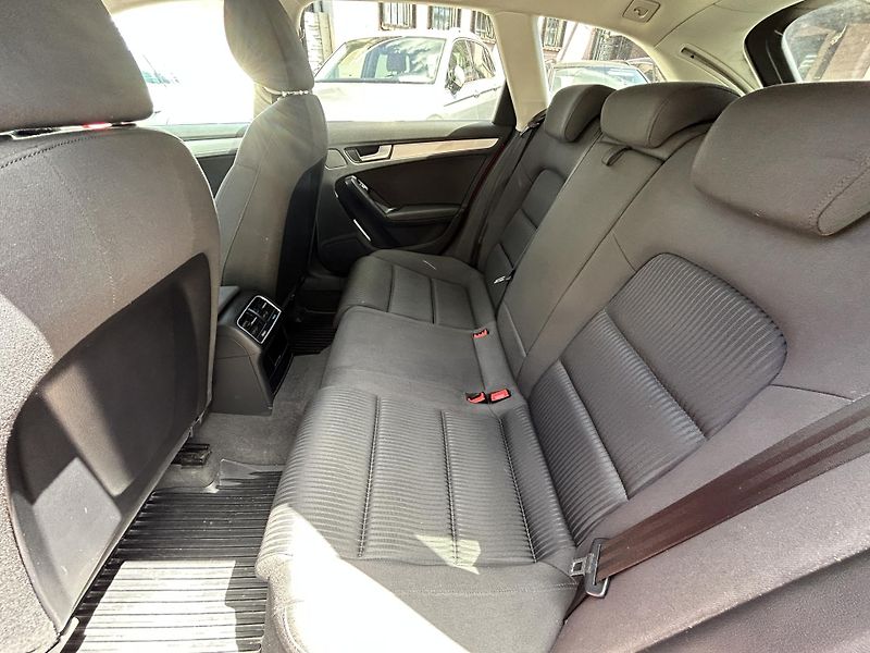 Audi A4 (2010) 2.0 TDi 105 KW manuál  - fotka 14 z 24