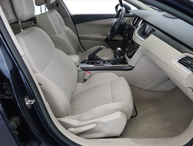 Peugeot 508 (2011) 2.0 HDi, Automat, Navi, Xenony - fotka 9 z 23