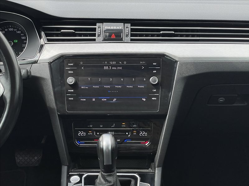 Volkswagen Passat Variant 2,0 TDI DSG Business TAŽNÉ+ACC - fotka 11 z 22