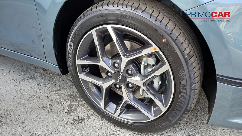 Kia Ceed SW (2024) 1,5 T-GDi TOP 7DCT Business - fotka 11 z 21