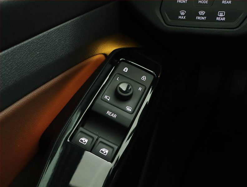Volkswagen ID.4 (2021) Pro Perf. (82 kWh), SoH 90% - fotka 16 z 17