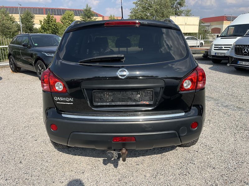 Nissan Qashqai (2009) 2.0i 104 KW, 4x4, Panorama - fotka 7 z 13