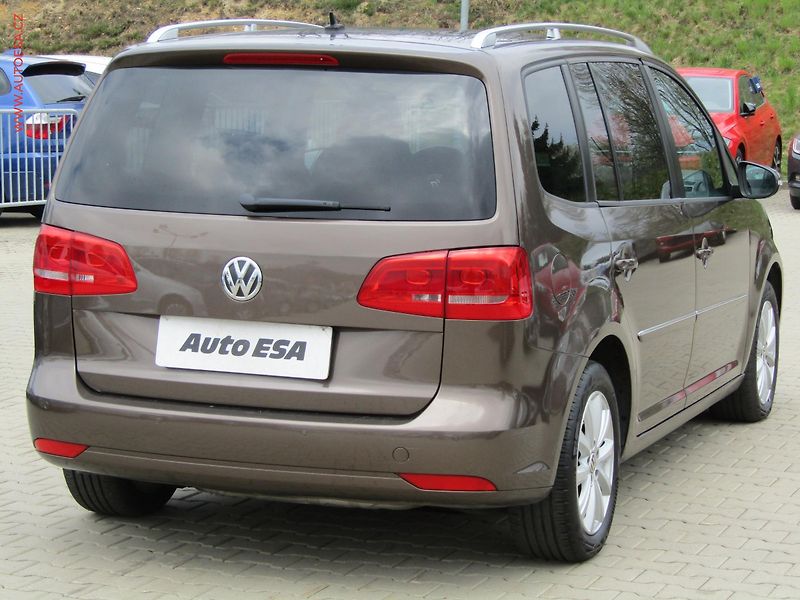 Volkswagen Touran (2011) 1.4 TSi, Highline, DSG - fotka 6 z 21