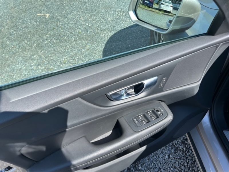 Volvo V60 2,0 B4 benzin Core AT - fotka 11 z 11