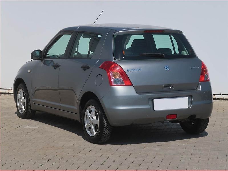 Suzuki Swift (2010) 1.3 - fotka 4 z 15