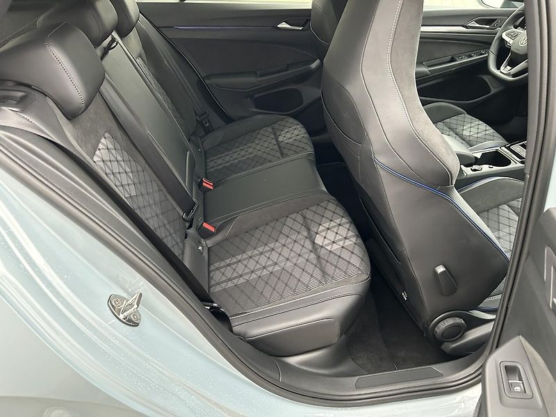 Volkswagen Golf 1.5 TSI R-Line - fotka 26 z 30
