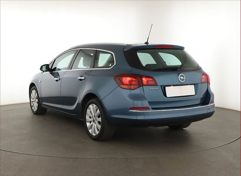 Opel Astra (2013) 1.4 T, Tempomat, Park. senzory - fotka 4 z 13