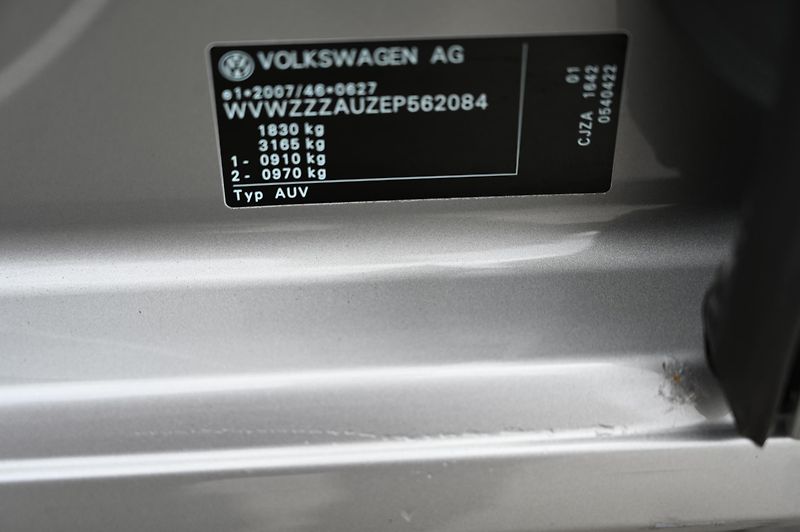 Volkswagen Golf VII 1.2TSI 77KW POHON ŘEMEN  - fotka 35 z 47