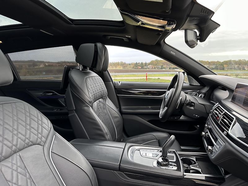 BMW Řada 7 (2019) BMW 745Le xDrive LONG aut. ser - fotka 16 z 57