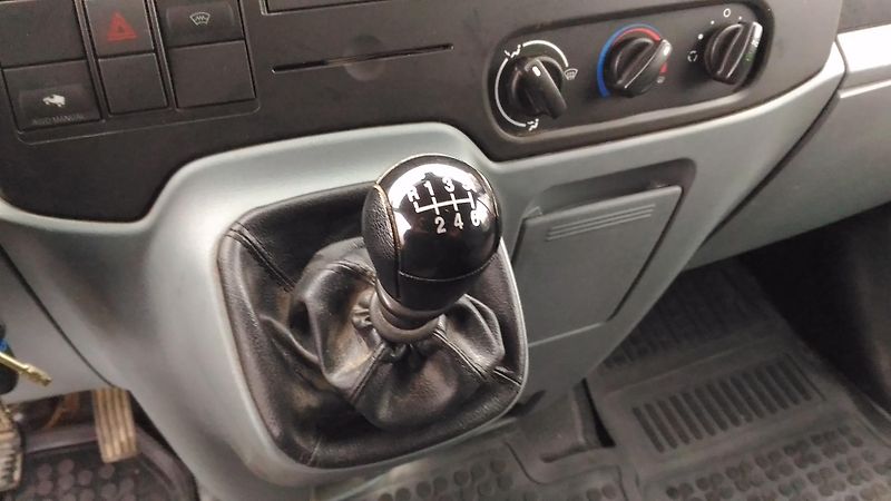 Ford Transit (2013) 2,2TDCI,92KW,4X4,7MÍST,TAŽNÝ - fotka 19 z 25