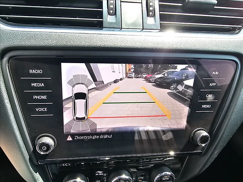 Škoda Octavia III 2,0TDi 110KW STYLE + - fotka 24 z 46