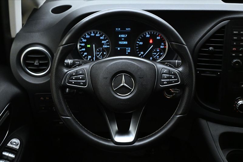Mercedes-Benz Vito 2,1 116 CDi 120 kW AT7 8míst 4 - fotka 17 z 28