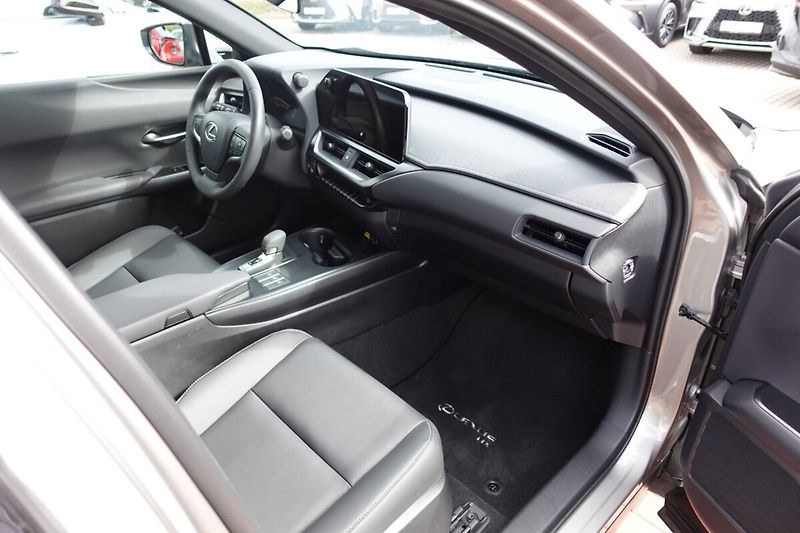 Lexus UX 300h UX300h F SPORT Design - fotka 13 z 36
