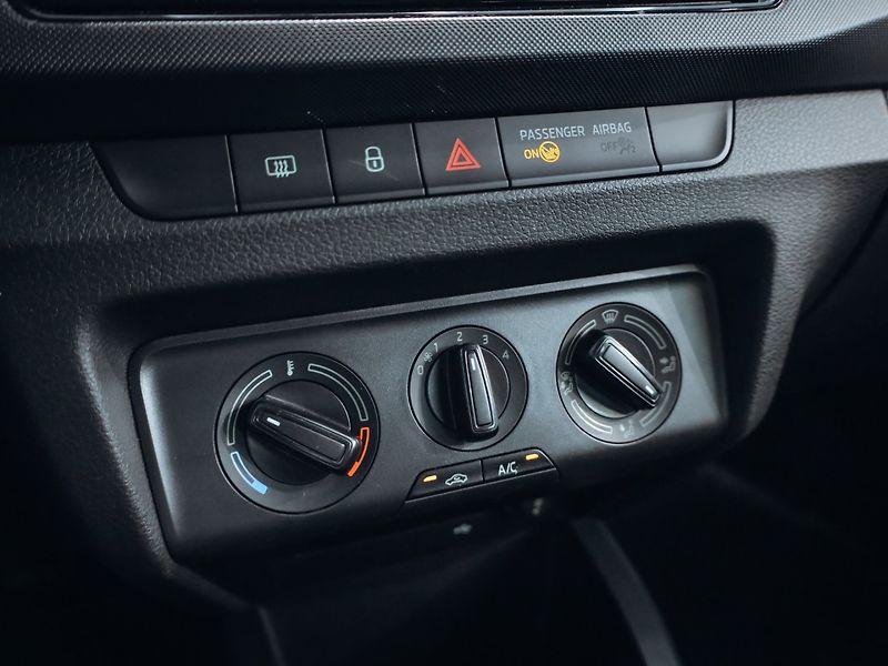 Škoda Fabia 1.0 TSI 70 kW Ambition - fotka 15 z 28